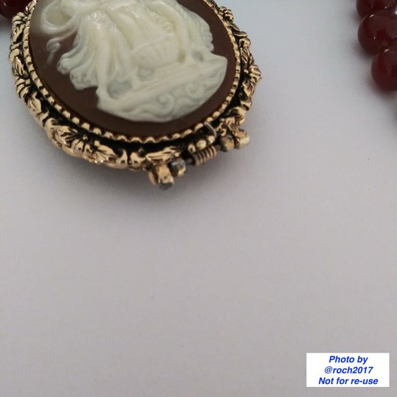 Cameo Locket Garnet Bead Necklace - Picture 5 of 11